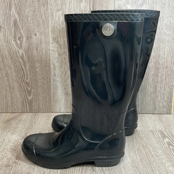 UGG Shaye Tall Rain Boot Black Patent Sheepskin Insole Size 6 - Picture 3 of 14